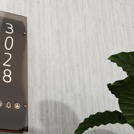 酒店标识标牌设计公司实施数字营销策略。