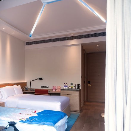 酒店标识标牌设计公司为海盗主题酒店设计。