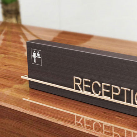 酒店标识标牌设计公司为帐篷营地设计标识。